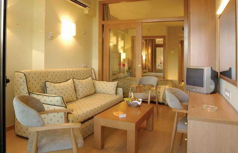 Evenia Olympic Suites Lloret de Mar Exterior photo